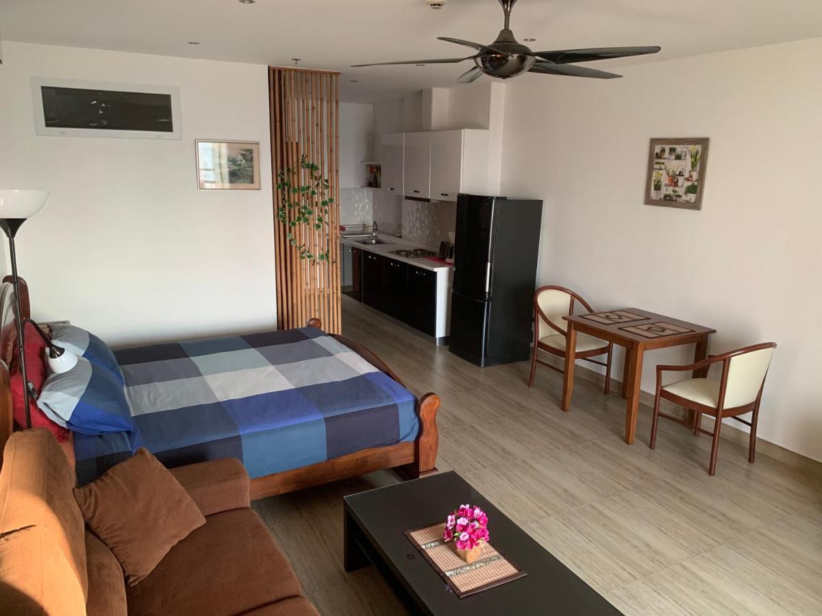 View Talay 5D Golf Apartment Pattaya Exterior photo